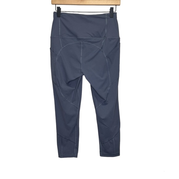 Victoria's Secret Sport Grey Capri Leggings Size Medium - Picture 2 of 8